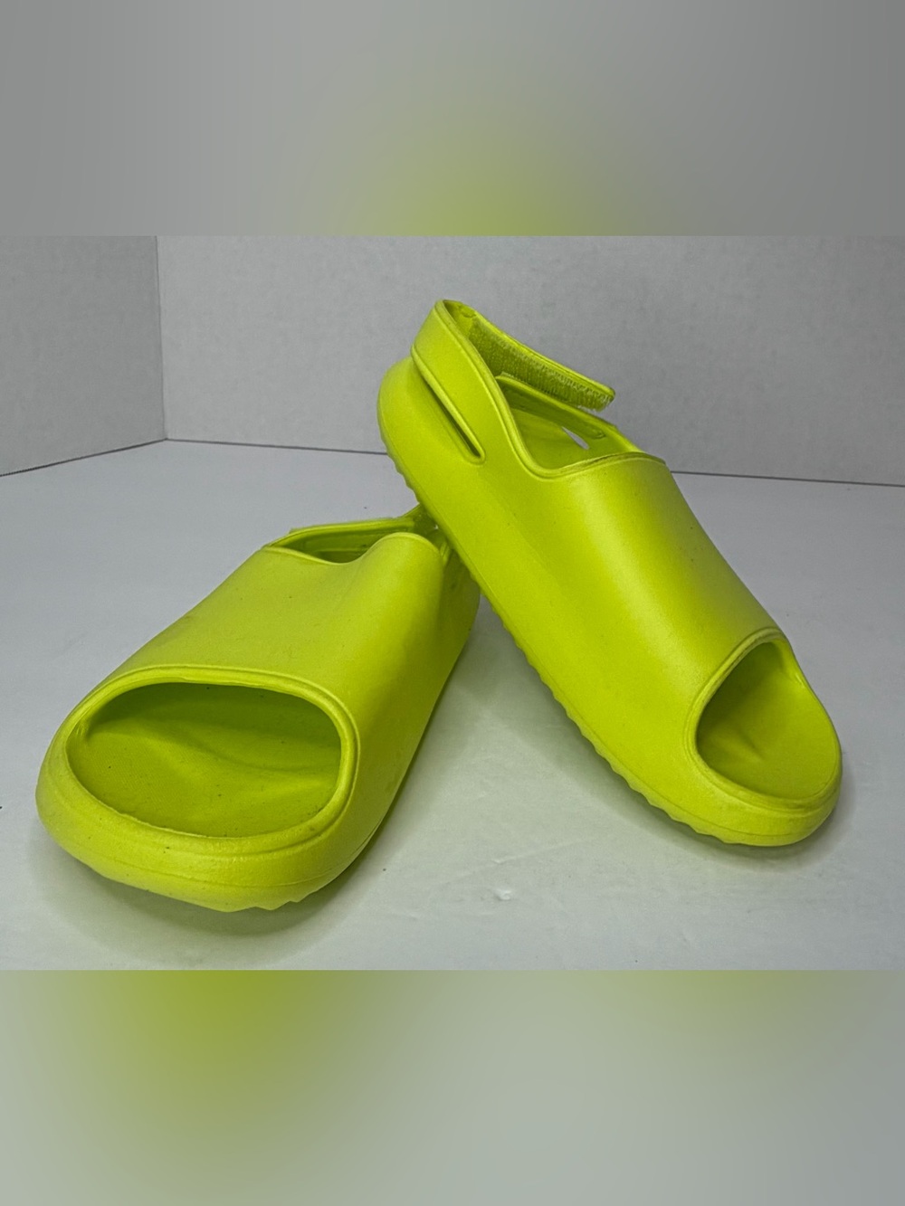 32 Degrees Cool Youth Yellow Cushion Slides S 11-12 NIB Adjustable Strap